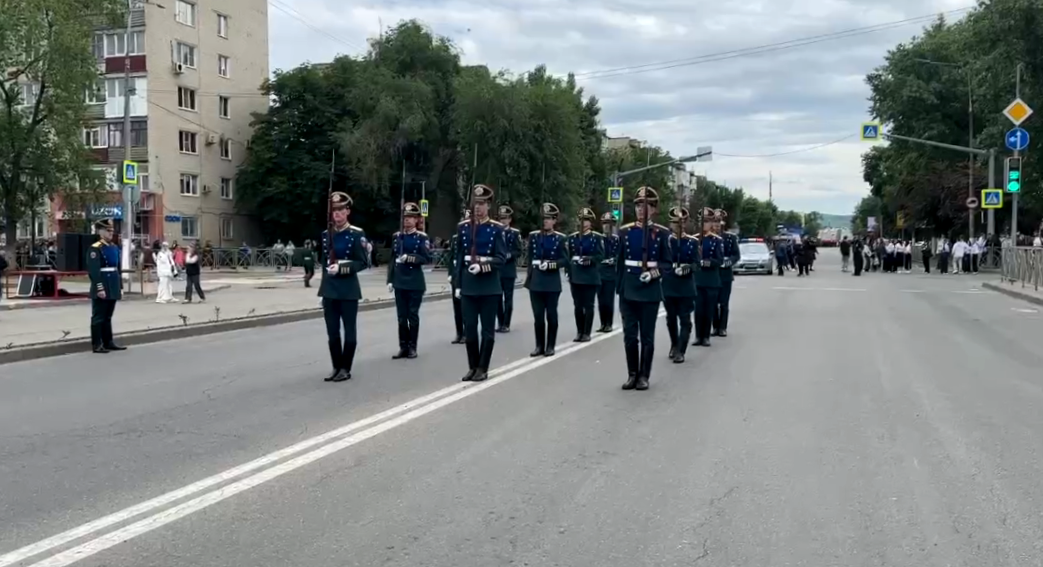 В Невинномысске идет репетиция парада ко Дню Победы.