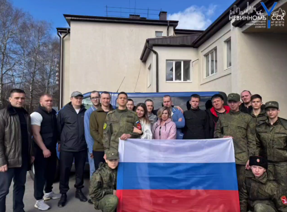 Невинномысские школьники навестили бойцов СВО в госпитале.