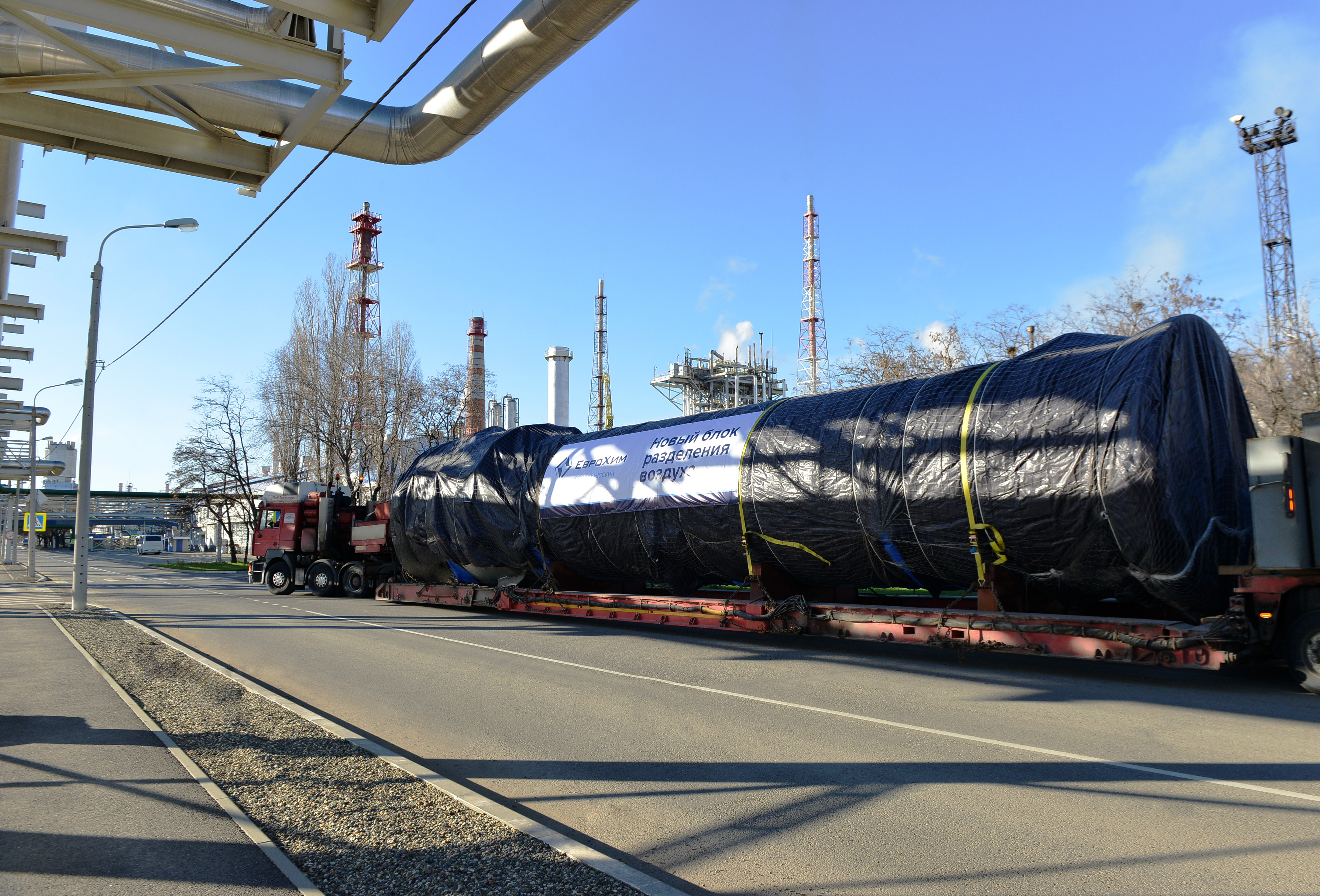 На предприятие ЕвроХима поставлено крупногабаритное оборудование для нового блока разделения воздуха.