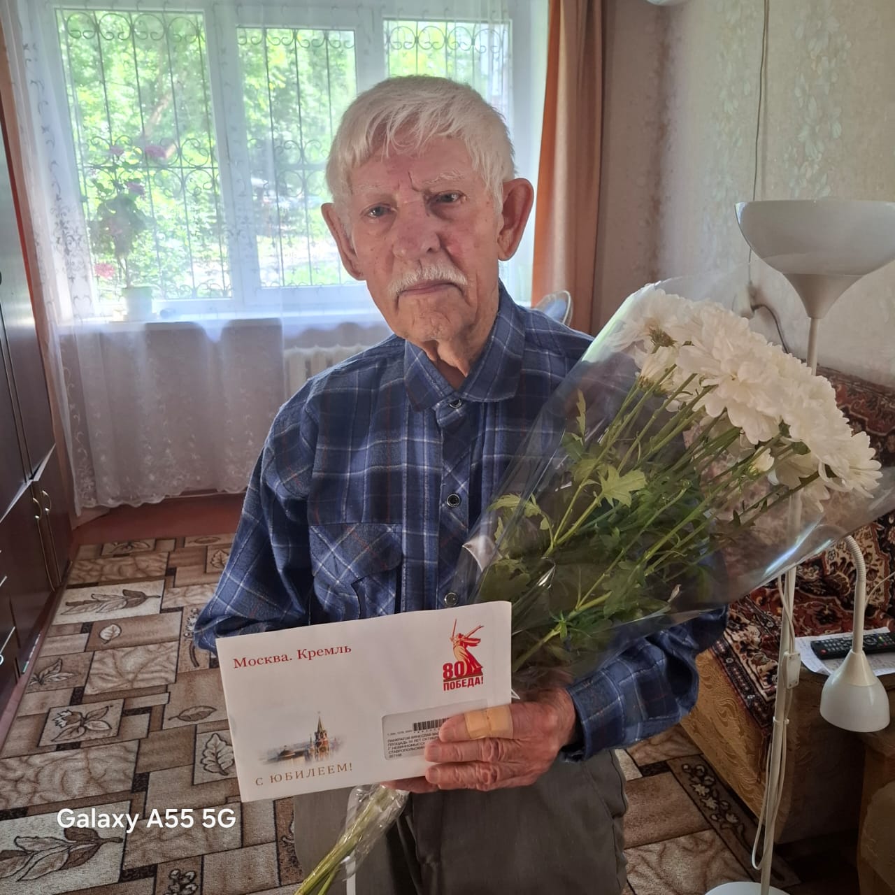 Труженику тыла из Невинномысска вручили поздравление Президента России.