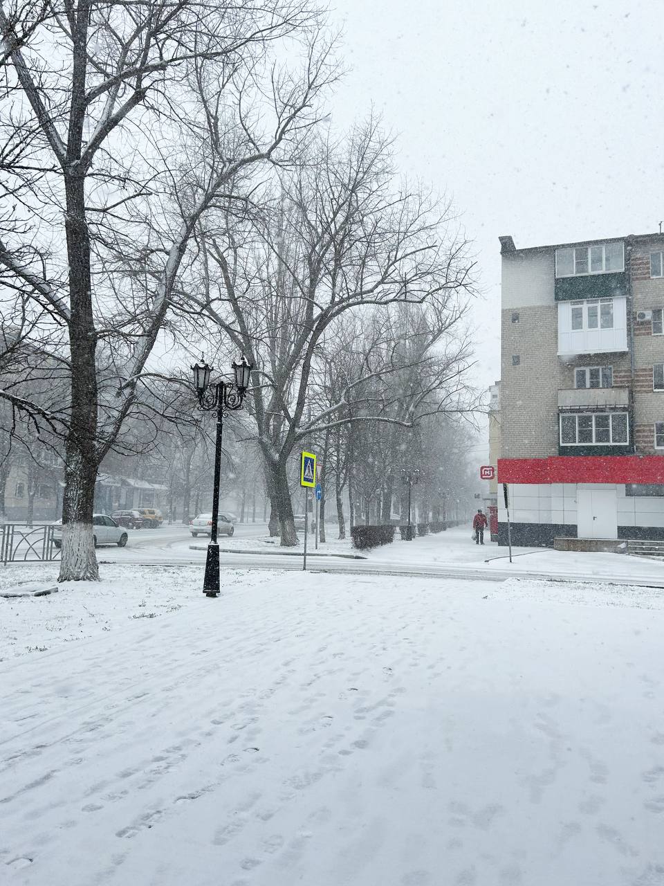 Невинномысские коммунальщики приступили к очистке снега.