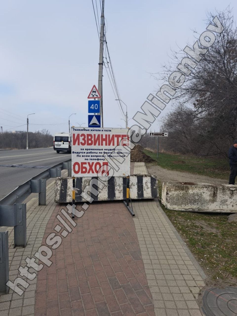 В Невинномысске изменили пешеходный маршрут по мосту через реку Кубань.