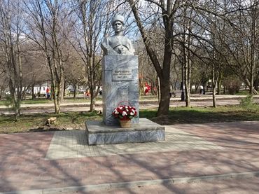 Памятник И. А. Кочубею.