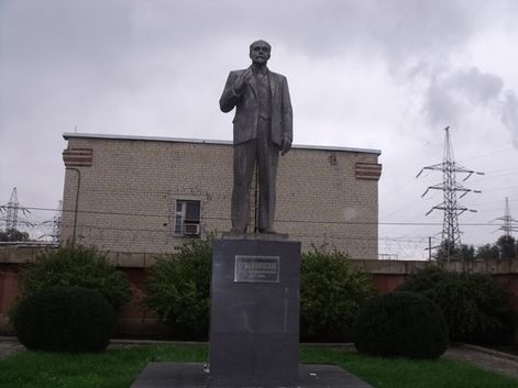 Памятник Г. М. Кржижановскому.