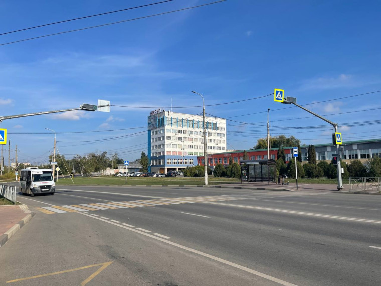 В Невинномысске установили новый светофор. В Невинномысске установили новый светофор.