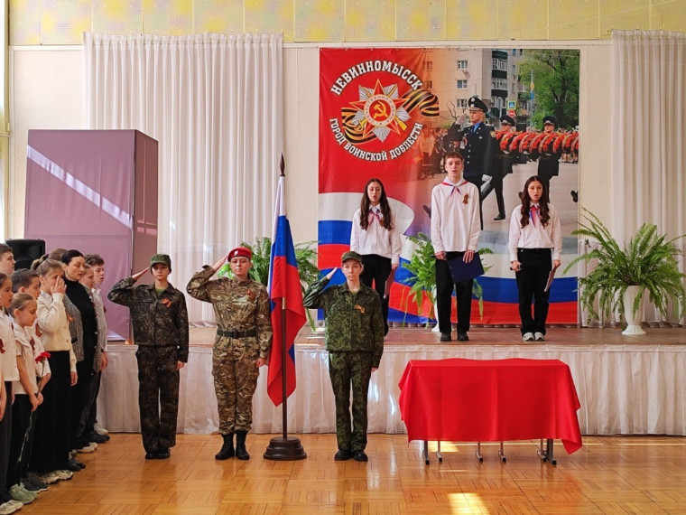 В Невинномысске открыли «Парту Героя» имени Завгороднего Андрея. В Невинномысске открыли «Парту Героя» имени Завгороднего Андрея.
