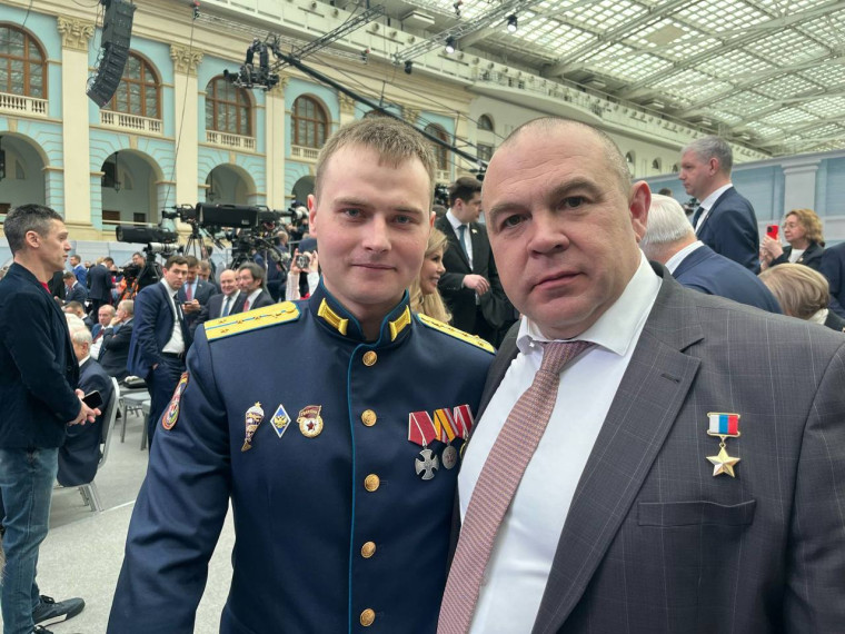 Выпускник суворовского училища рассказал, что всегда хотел быть похожим на Михаила Миненкова. Выпускник суворовского училища рассказал, что всегда хотел быть похожим на Михаила Миненкова.