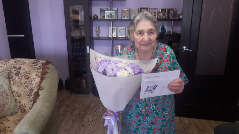 Антонину Александровну Салихову поздравили с 95-летним юбилеем. Антонину Александровну Салихову поздравили с 95-летним юбилеем.