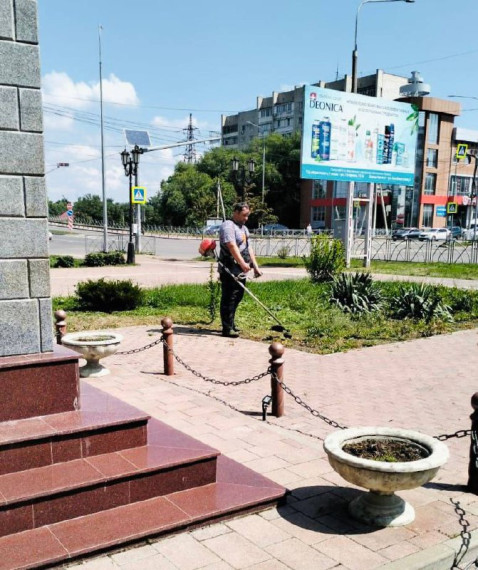 Глава Невинномысска призвал предприятия к покосу травы. Глава Невинномысска призвал предприятия к покосу травы.